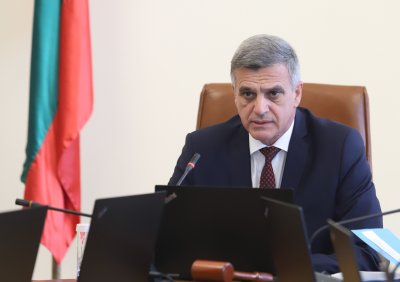 Премиерът Стефан Янев свиква спешна среща в 19 00 ч днес