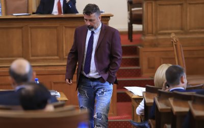 Филип Станев от ИТН отнесе забележка заради скъсани дънки