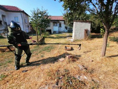 Военнослужещи от Сухопътните войски обезвредиха невзривени боеприпаси открити в село