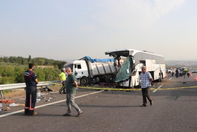 14 жертви след катастофа с автобус в Турция