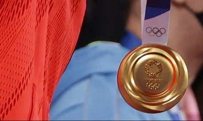 Олимпийска шампионка ще получи нов медал, кметът на родния ѝ град го захапал