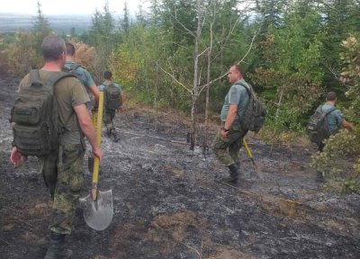 Военнослужещи се включиха в ликвидиране на пожара край село Черничево