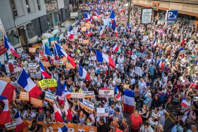 Поредни масови протести в Париж срещу строгите ограничения заради коронавируса