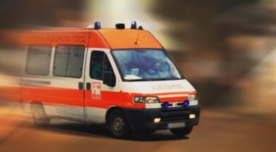 Лек автомобил се вряза в електрически стълб в Бургас