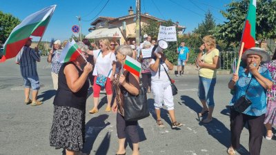 Блокираха пътя Бургас - Малко Търново заради лошо качество на водата в три околни села