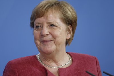15 000 евро пенсия за Ангела Меркел