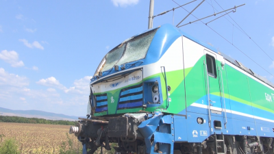 Бързият влак по линията Бургас София катастрофира в района на Карнобат