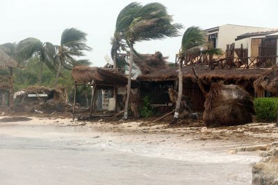 Ураганът Грейс погуби най малко седем души при преминаването си през