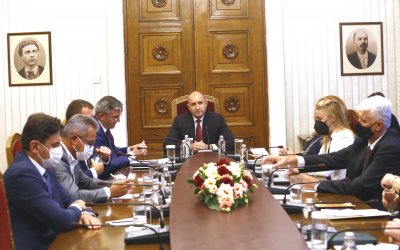 Президентът Румен Радев продължава консултациите с парламентарно представените партии като