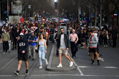 Мащабни протести в Австралия заради локдауна