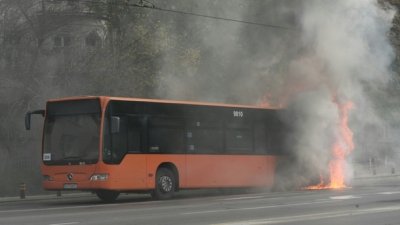 Автобус пламна в движение в Радомир