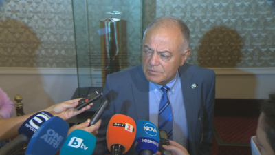 Съпредседателят на Демократична България ген Атанас Атанасов заяви че има
