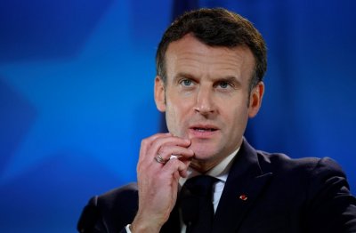 Френският президент Еманюел Макрон предупреди че групировката Ислямска държава продължава