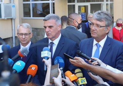Служебният премиер Стефан Янев определи като спекулативно твърдението че правителството