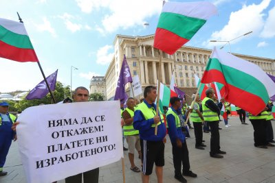 Работници от Автомагистрали Черно море които не са получили