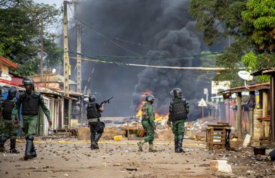 Преврат? Метежници задържаха президента на Гвинея