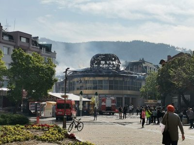Овладян е пожарът в Благоевград, но щетите са огромни