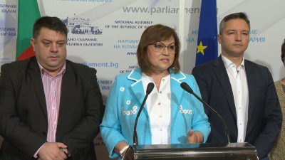 Председателят на ПГ на БСП за България Корнелия Нинова прави
