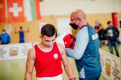 Шестима боксьори ще представят България на турнира "Златната ръкавица" във Войводина