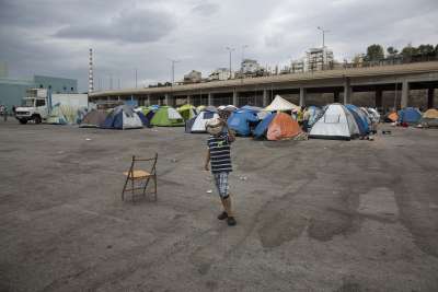 Гърция изгражда мигрантски центрове в очакване на бежанска вълна