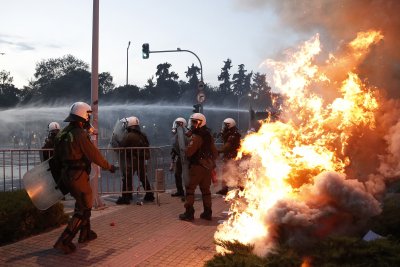 От утре задължителни ковид тестове за неваксинираните в Гърция на фона на протести