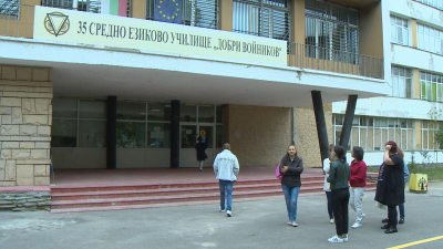 Родители и ученици алармират за опасна сграда на елитно столично училище