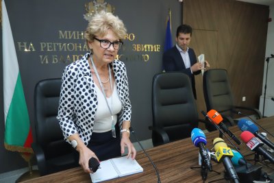 Министърът на регионалното развитие и благоустройството арх Виолета Комитова и