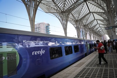 Влакът Свързана Европа с който се отбелязва Европейската година на