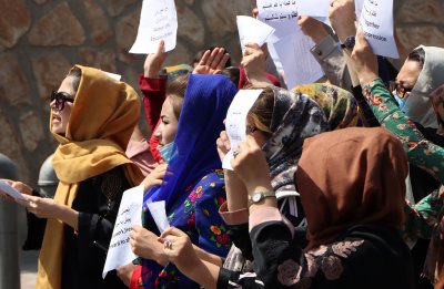 ЕП призовава за специална визова програма за афганистански жени, търсещи закрила