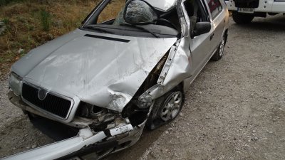 Катастрофа в Кресненското дефиле: Семейство пострада, колата им се обърна по таван (СНИМКИ)