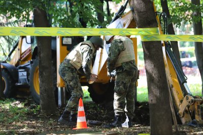 Откриха невзривен снаряд в района на НДК (СНИМКИ)