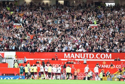 Манчестър Юнайтед с поредна домакинска загуба в мач с драматичен финал