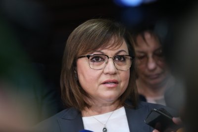 Лидерът на БСП Корнелия Нинова проведе срещи с над 80