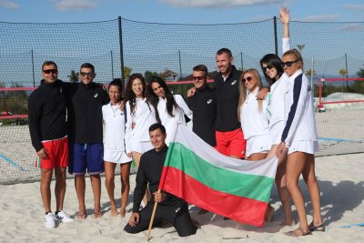 България започва днес участието си на Световната купа по плажен тенис