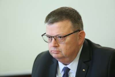 Бившият главен прокурор Сотир Цацаров и Антикорупционният фонд влязоха в