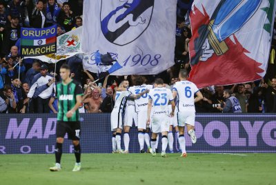 Интер обърна Сасуоло и остана непобеден в шампионата