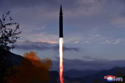 Северна Корея изстреля нова хиперзвукова ракета