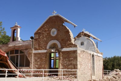 След земетресението в Крит: Мъж загина, затрупан под купола на църква