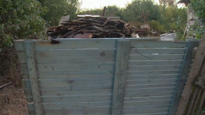 Незаконен склад за строителни отпадъци в частен имот в село