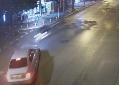 16-годишна пешеходка е с опасност за живота след катастрофата с мотоциклетист в Стара Загора