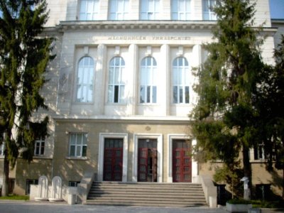 Голям пожар гори в Медицинския университет в Плевен Кадри и снимки