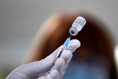 От днес подсилваща доза ваксина се поставя в Румъния Трета