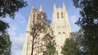 Камбаните на Националната катедрала във Вашингтон удариха 700 пъти - в знак на почит към жертвите на COVID-19