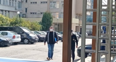Делян Пеевски напусна сградата на ДАНС Разпитът му продължи около