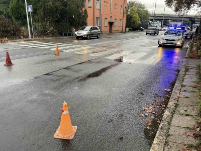 Инцидент в Бургас Жена и дете бяха блъснати на пешеходна