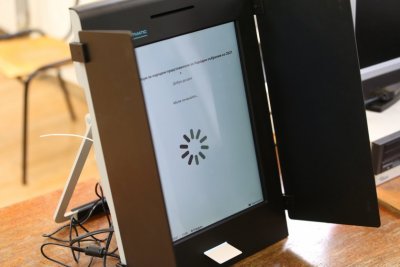 ЦИК реши на 14 ноември да се гласува на една машина и с една смарт карта