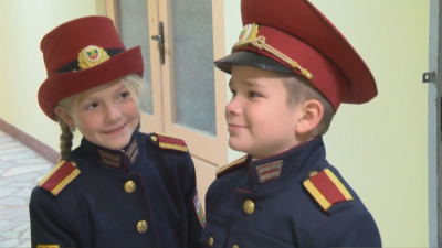 Деца обличат военни униформи, за да усетят какво е да си част от Българската армия
