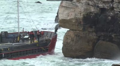 Започна акция по евакуацията на моряците от заседналия край Камен