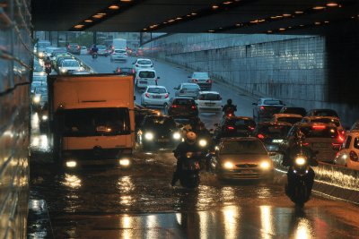 Проливният дъжд и новата буря Балос които удариха Гърция предизвикаха