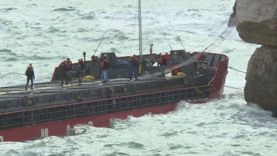 "Морска администрация": Няма опасност корабът "Вера Су" да се разцепи
